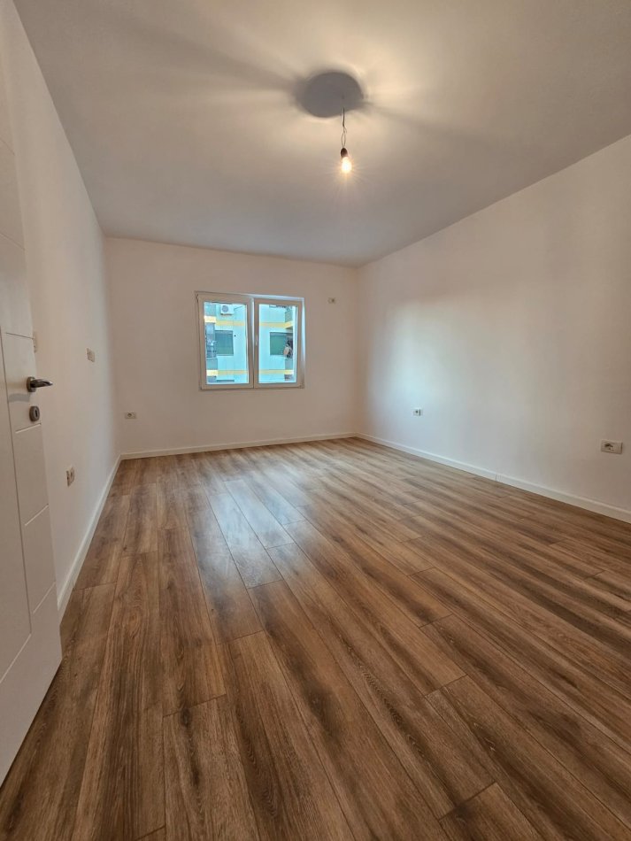 Tirane, shitet apartament 1+1+Ballkon Kati 5, 44 m² 102.000 € (Blloku Ambasadave)