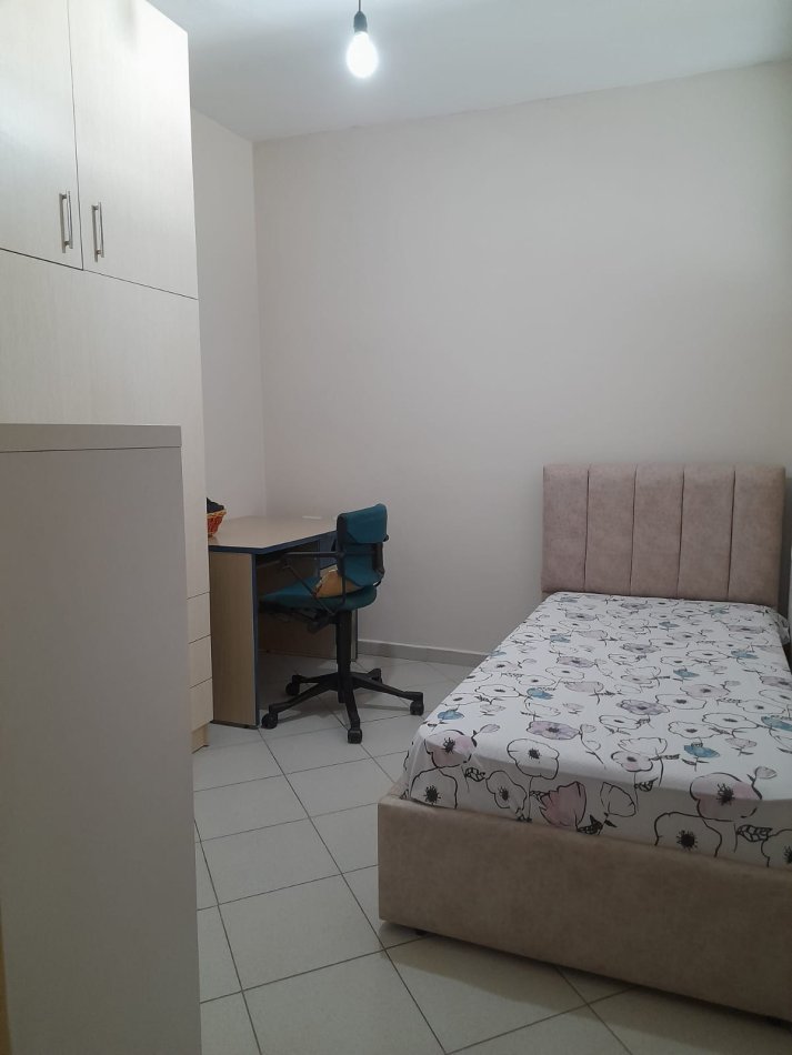 Tirane, jepet me qera 2+1+Ballkon Kati 7, 80 m² 400 € (Rruga tom Plezha)