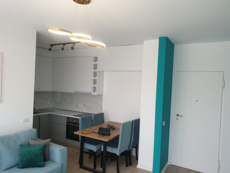 Tirane, jepet me qera apartament 1+1+Ballkon Kati 11, 50 m² 470 € (fusha aviacionit)