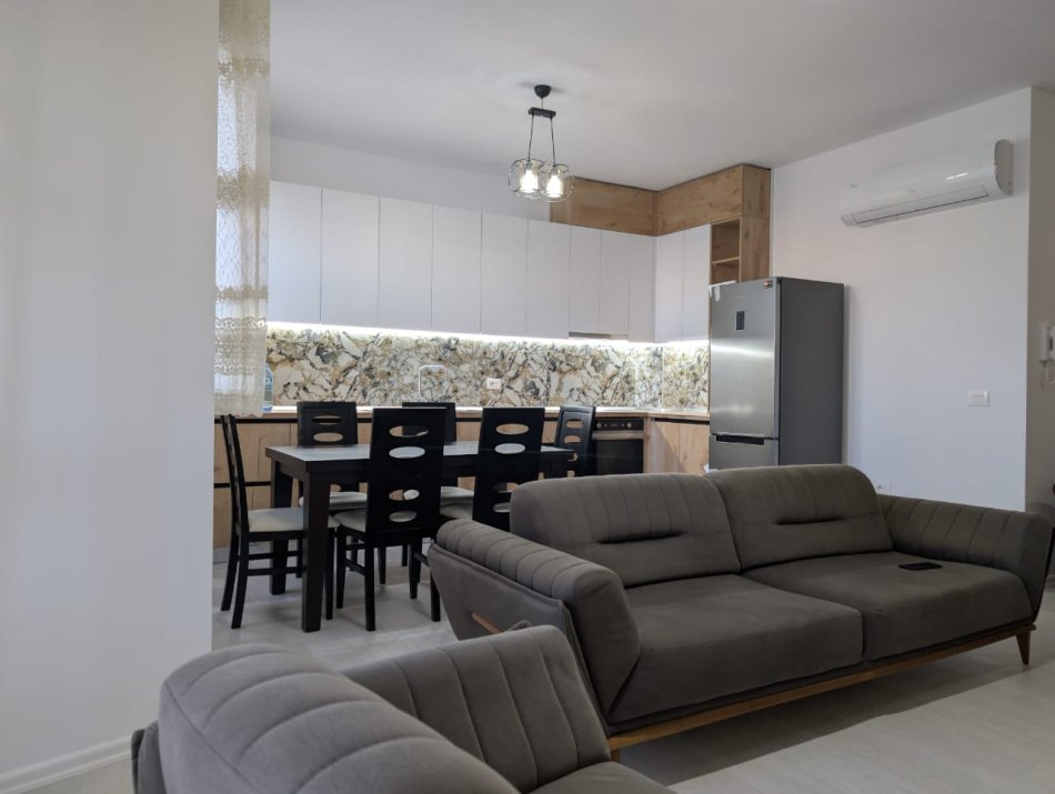Tirane, jepet me qera apartament 2+1+Ballkon Kati 2, 94 m² 700 € (astir)