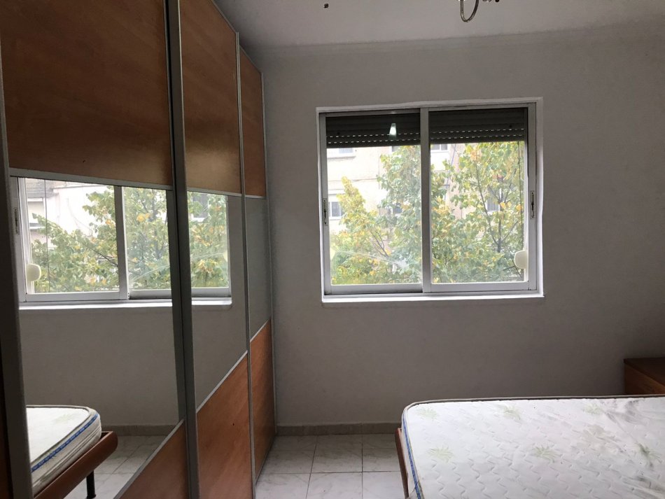 Tirane, jepet me qera apartament 1+1+Ballkon Kati 3, 60 m² 300 € (Gaqo Tashko)