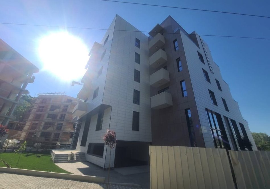Tirane, shitet apartament 2+1 , 104 m² 210.000 € (Liqeni i thate)