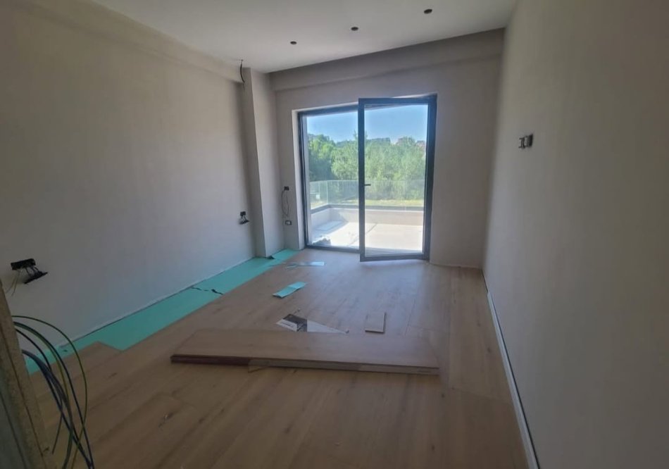 Tirane, shitet apartament 2+1 , 104 m² 210.000 € (Liqeni i thate)
