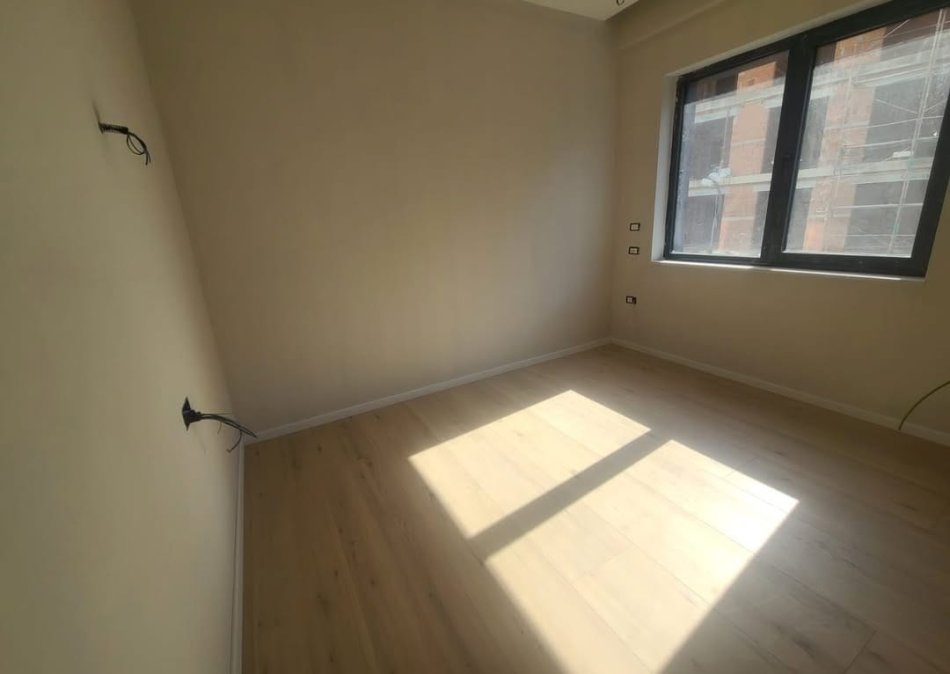 Tirane, shitet apartament 2+1 , 104 m² 210.000 € (Liqeni i thate)