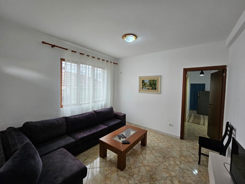 Tirane, jepet me qera Vile 1+1+Aneks Kati 1, 70 m² 400 € (Selitë, Pranë Universitetit Marlin Barleti)