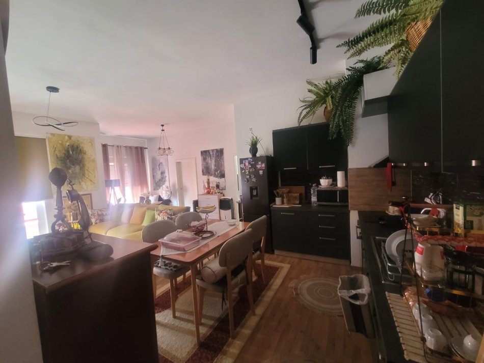 Tirane, shitet apartament 2+1+Ballkon Kati 8, 82 m² 130.000 € (Rruga Pasho Hysa)