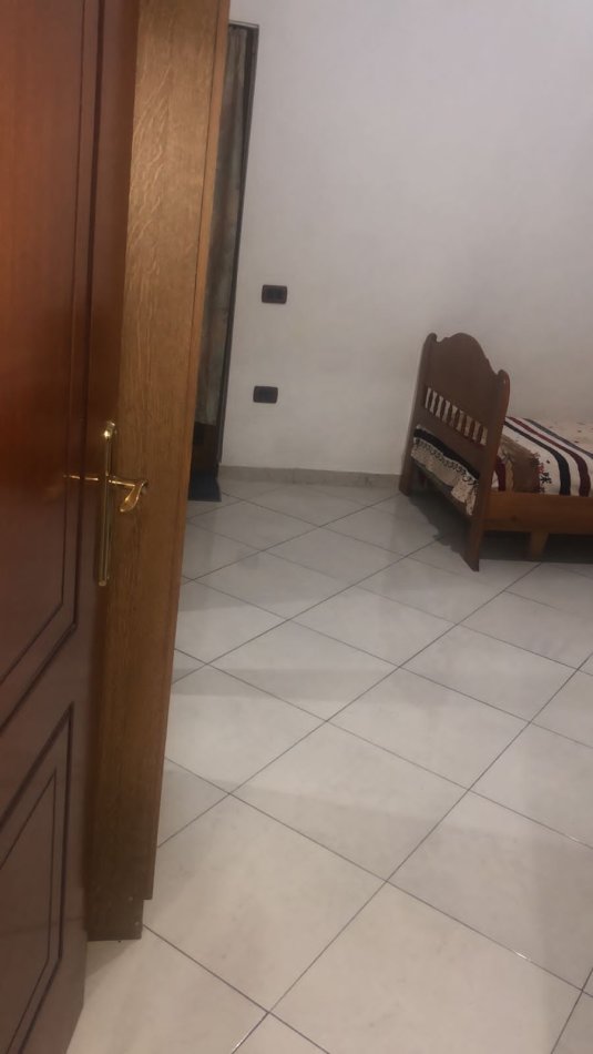 Tirane, jepet me qera Vile 2+1 Kati 3, 100 m² 550 € (Rruga Stavri Themeli)
