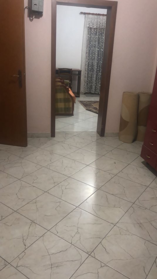 Tirane, jepet me qera Vile 2+1 Kati 3, 100 m² 550 € (Rruga Stavri Themeli)