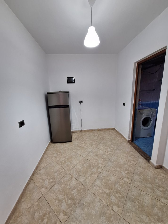 Tirane, jepet me qera apartament Kati 1, 60 m² 400 € (Rruga sali nevics)