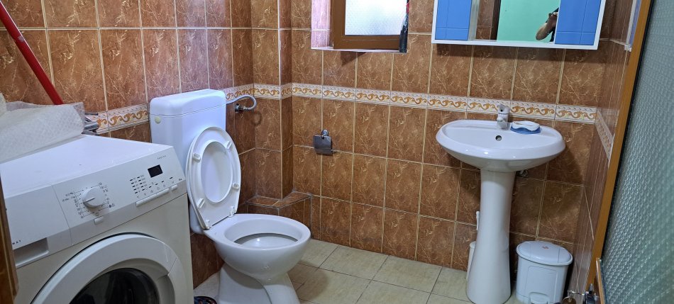 Tirane, jepet me qera apartament 1+1 Kati 1, 65 m² 450 € (Shkolla baletit)