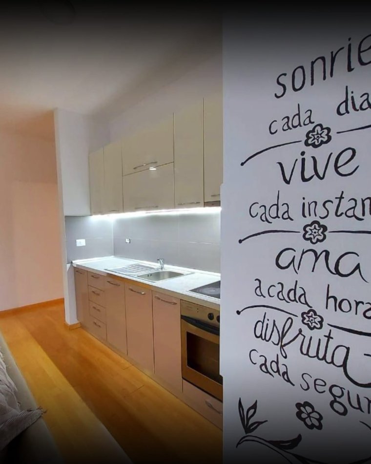 Tirane, jepet me qera apartament 2+1+Ballkon , 81 m² 701 € (QENDER)