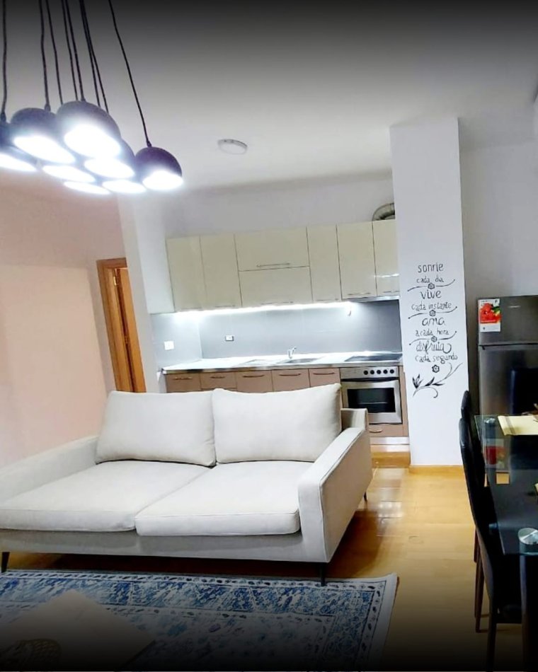 Tirane, jepet me qera apartament 2+1+Ballkon , 81 m² 701 € (QENDER)