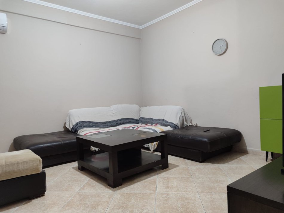 Tirane, jepet me qera apartament 2+1+Aneks+Ballkon Kati 2, 85 m² 500 € (Te kopshti zoologjik)