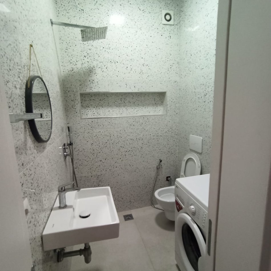 Tirane, jap me qera Gazoniere, 330€/muaj, uj/drita/administrim pershire ne cmimi, (rr.HOXHA TASIM)