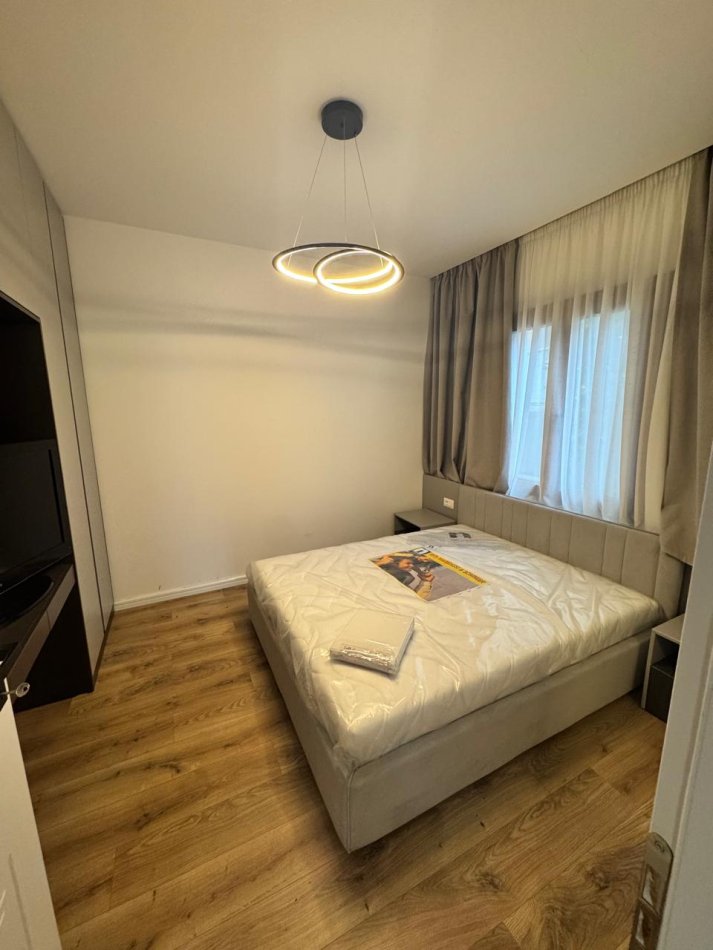 Tirane, jepet me qera apartament 2+1+Ballkon Kati 2, 85 m² 700 € (SELITE)