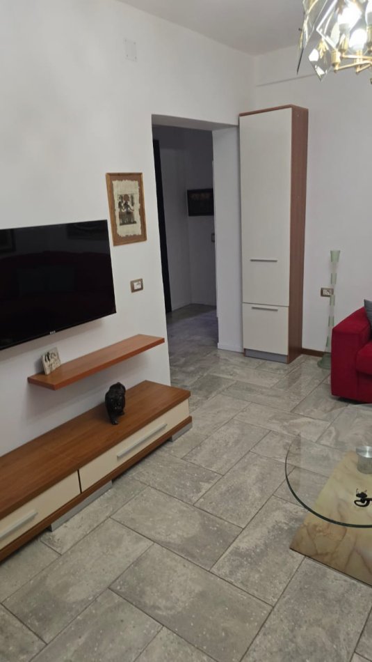 Tirane, jepet me qera apartament 2+1+Ballkon Kati 3, 62 m² 580 € (Rruga Dibres)