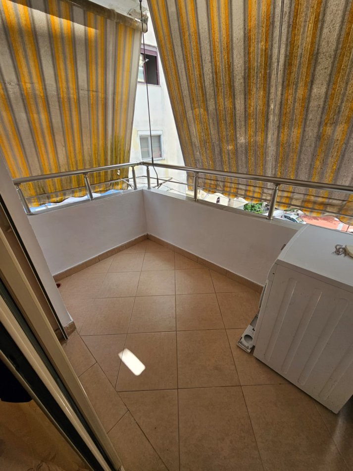 Tirane, shitet apartament 2+1 Kati 3, 91 m² 120.000 € (Fresk)