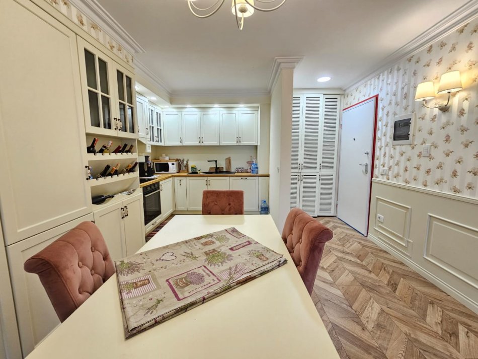 Tirane, jepet me qera apartament 2+1+Aneks+Ballkon Kati 2, 126 m² 1.000 € (Rezidenca kodra e diellit 2)