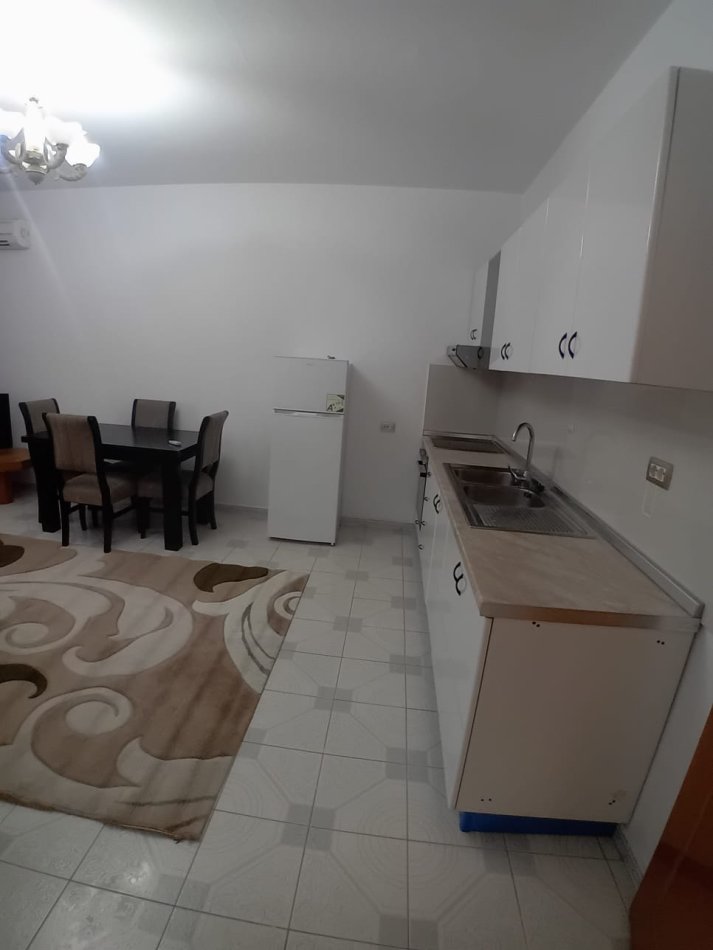 Tirane, jepet me qera apartament 1+1 Kati 2, 77 m² 370 € (5 maji)