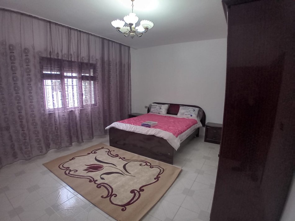 Tirane, jepet me qera apartament 1+1 Kati 2, 77 m² 370 € (5 maji)