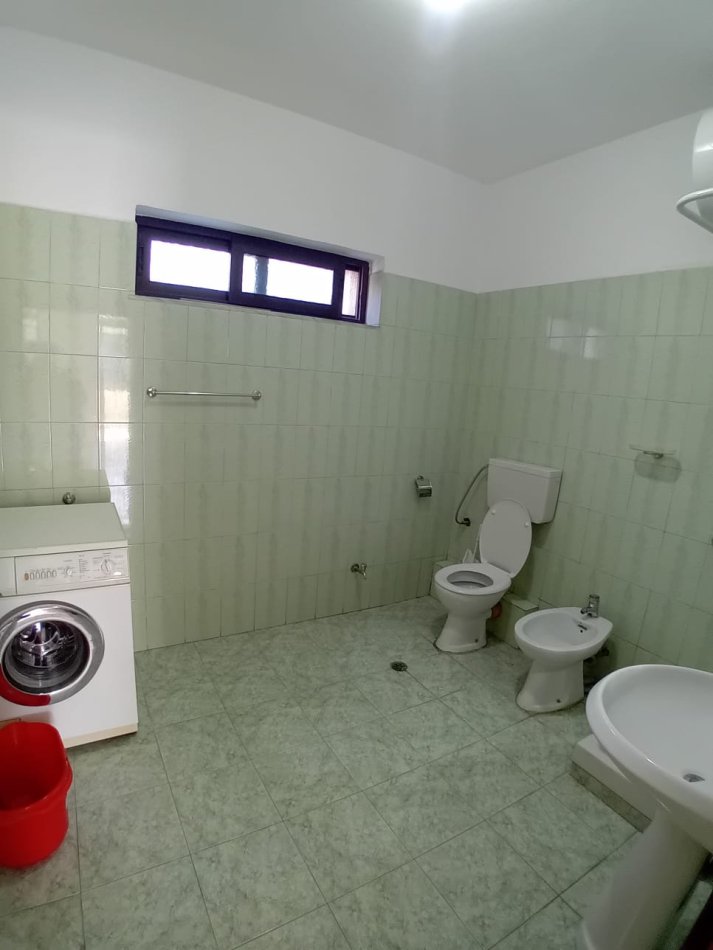 Tirane, jepet me qera garsonier Kati 1, 65 m² 400 € (Komuna parisit)