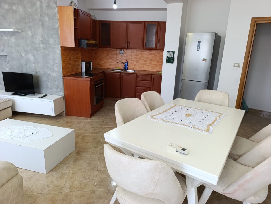 Tirane, jepet me qera apartament 2+1+Ballkon Kati 5, 100 m² 450 € (Fresk, Përball Resorant Freskut)