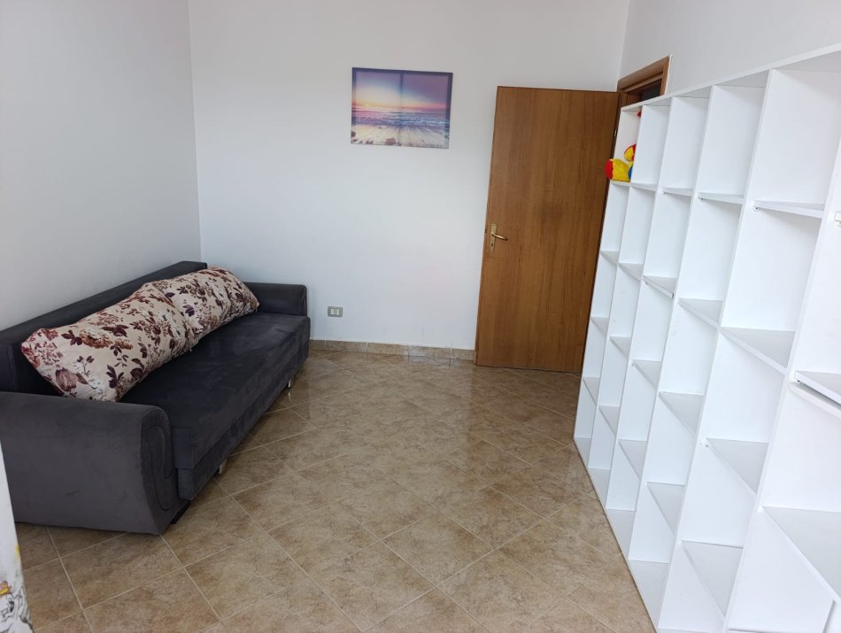 Tirane, jepet me qera apartament 2+1+Ballkon Kati 5, 100 m² 450 € (Fresk, Përball Resorant Freskut)