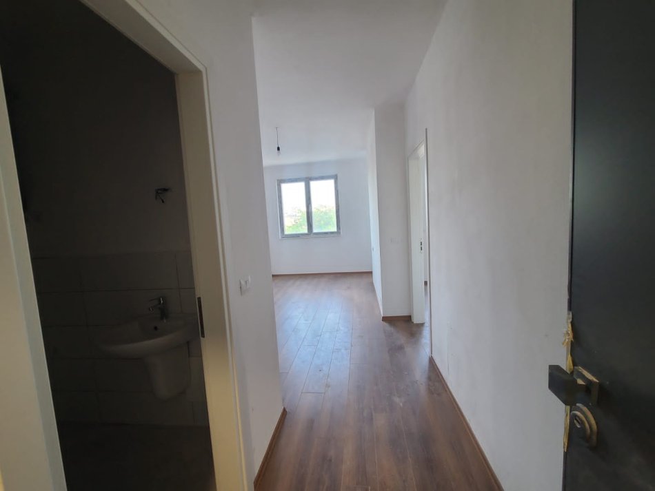 Tirane, shitet apartament 1+1 Kati 3, 52 m² 132.000 € (Mbrapa ambasades amerikane)