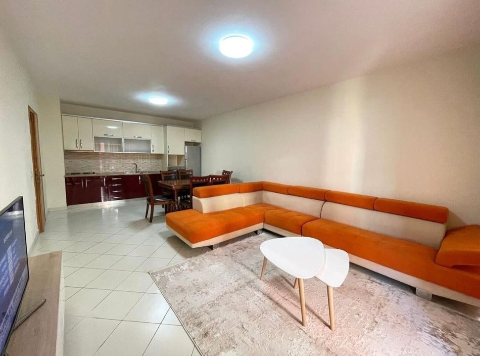 Tirane, jepet me qera apartament 2+1+Ballkon Kati 4, 100 m² 499 € (Pranë Ozon, Astir)