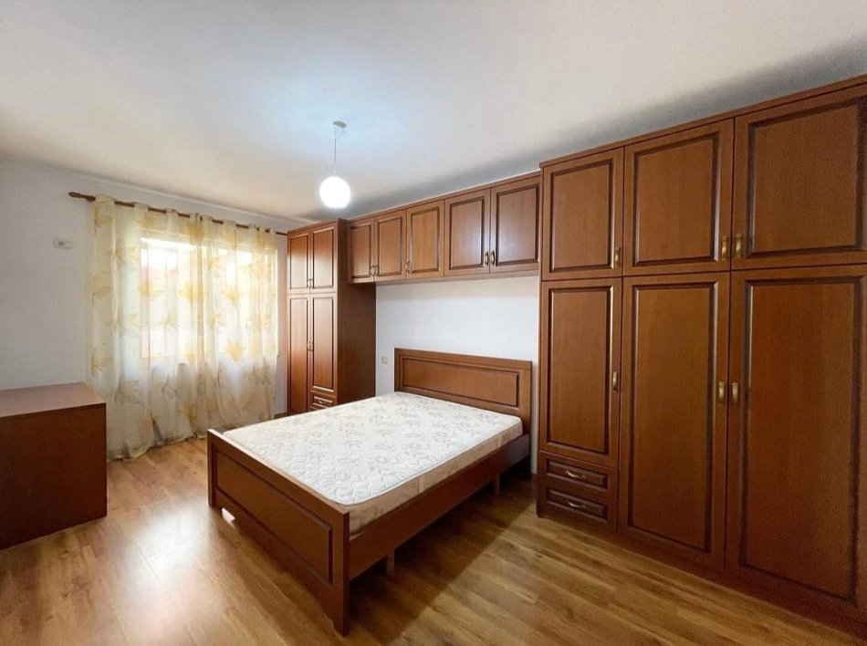 Tirane, jepet me qera apartament 2+1+Ballkon Kati 4, 100 m² 499 € (Pranë Ozon, Astir)