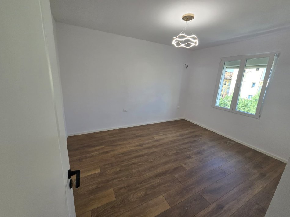 Tirane, shitet apartament 2+1+Aneks+Ballkon Kati 4, 75 m² 185.000 € (Myslym shyri tek shkolla pjeter budi)