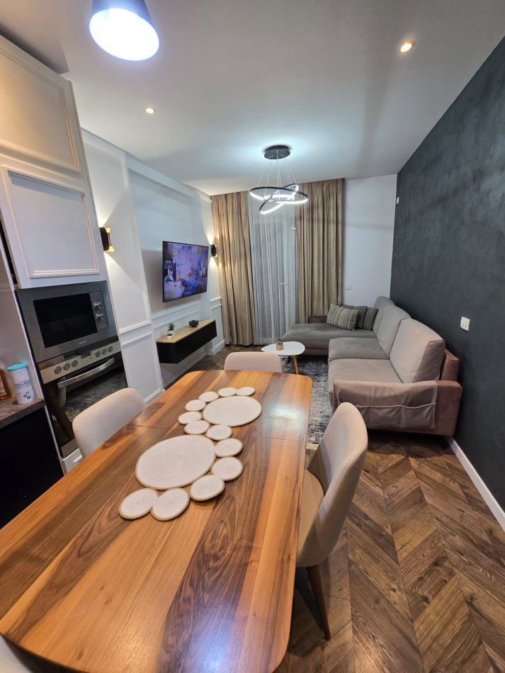 Tirane, shitet apartament 2+1+Ballkon Kati 4, 90 m² 180.000 € (Bedri Karapici Golden Park)