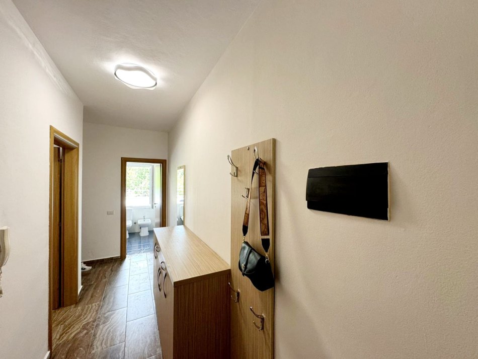 Tirane, jepet me qera apartament 1+1+Ballkon Kati 6, 65 m² 400 € 