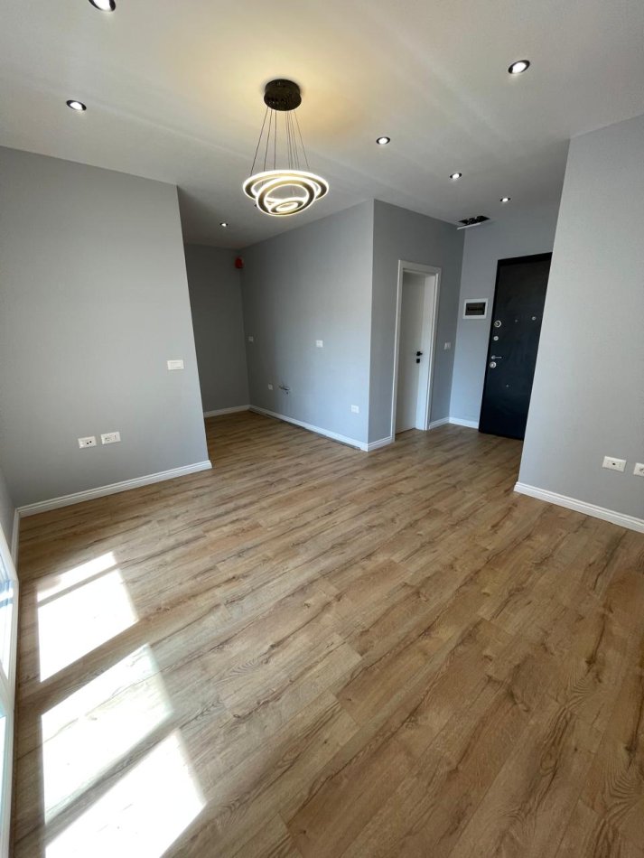 Tirane, shitet apartament 1+1+Ballkon Kati 6, 50 m² 98.000 € (5 Maji)