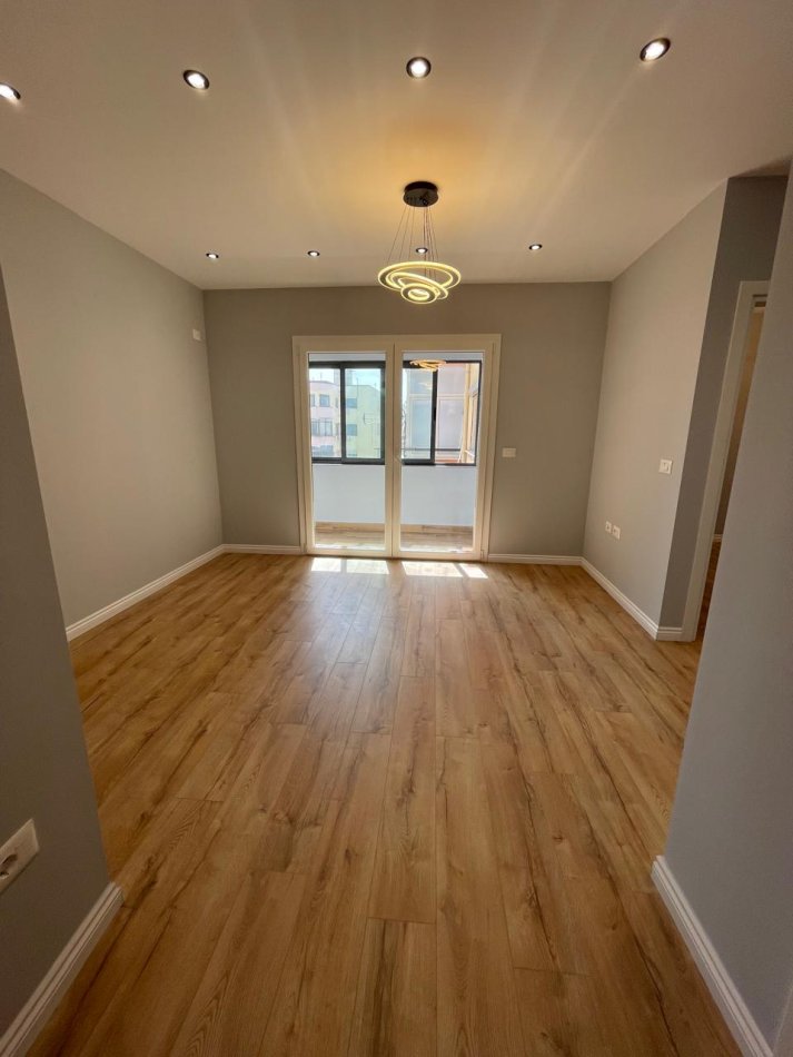 Tirane, shitet apartament 1+1+Ballkon Kati 6, 50 m² 98.000 € (5 Maji)