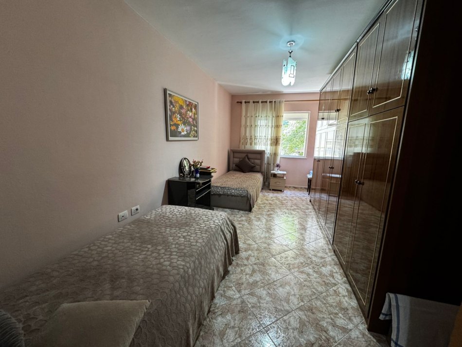 Tirane, jepet me qera apartament 2+1+Aneks+Ballkon Kati 2, 90 m² 800 € (Sheshi willson)
