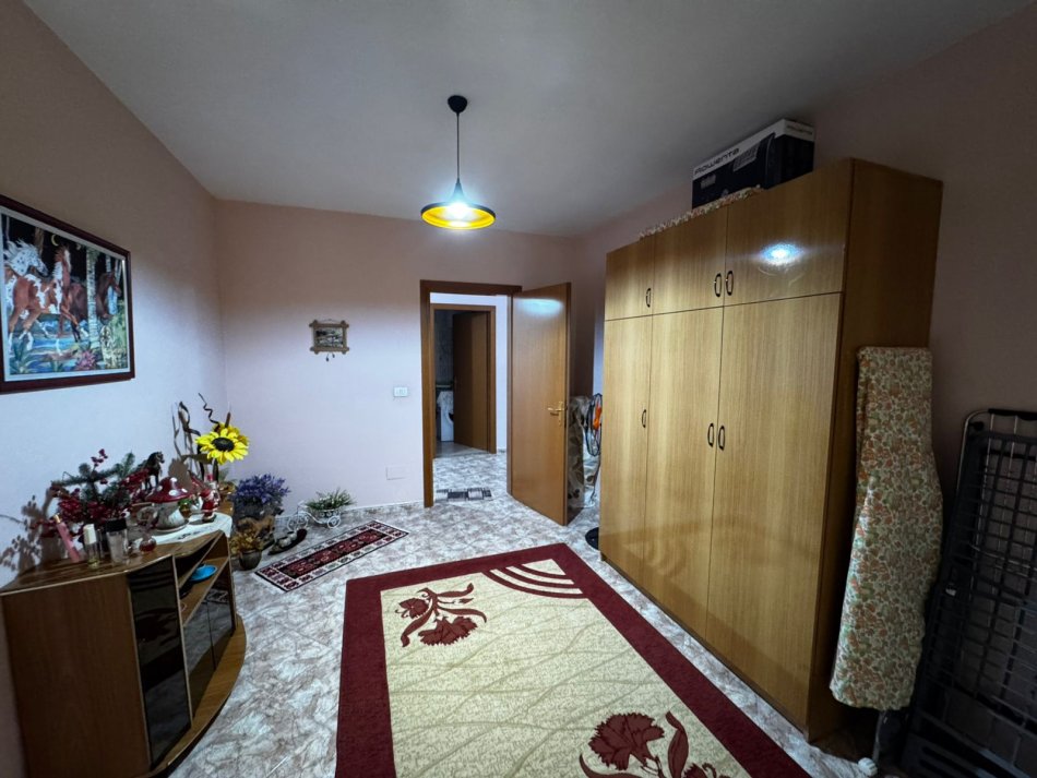 Tirane, jepet me qera apartament 2+1+Aneks+Ballkon Kati 2, 90 m² 800 € (Sheshi willson)