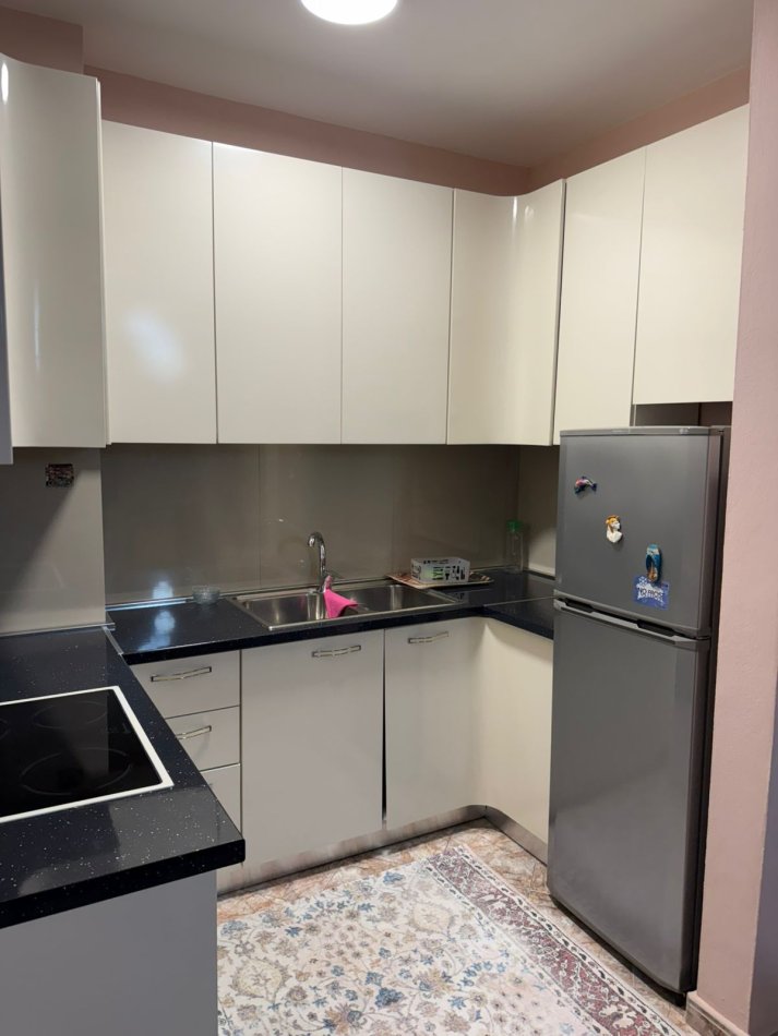 Tirane, jepet me qera apartament 2+1+Aneks+Ballkon Kati 2, 90 m² 800 € (Sheshi willson)