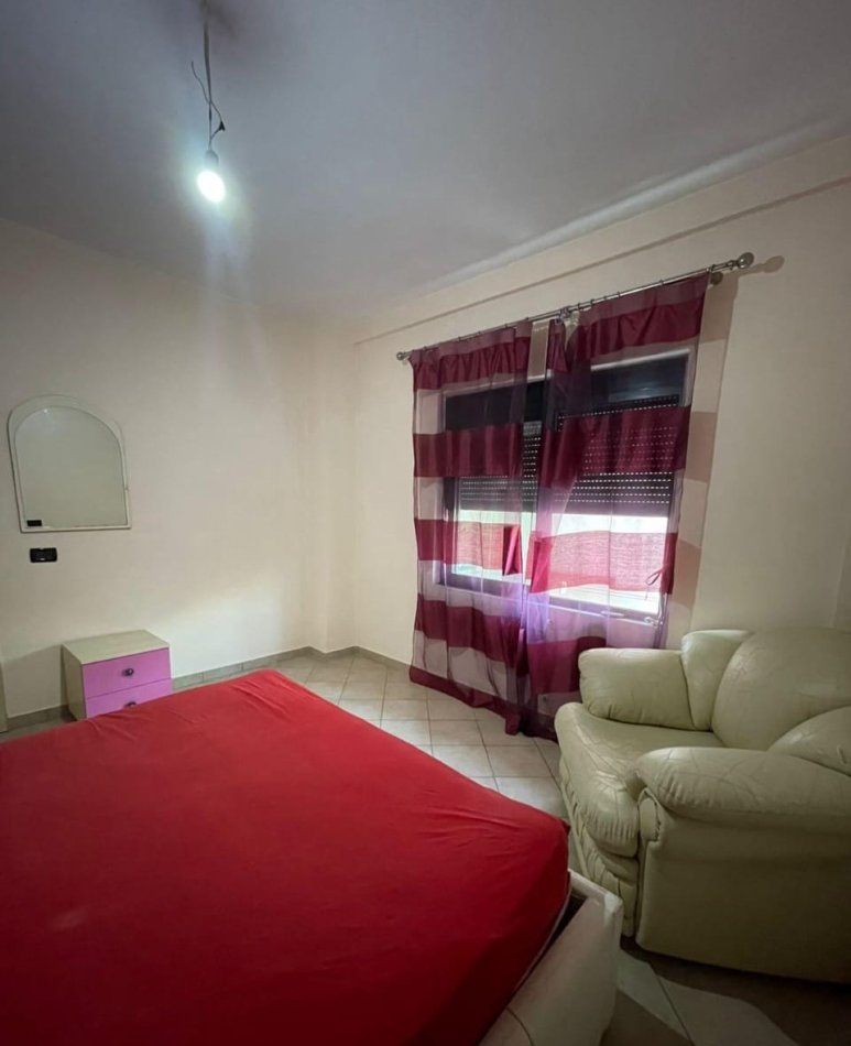 Tirane, jepet me qera apartament 1+1 Kati 1, 50 m² 350 € (Selite)