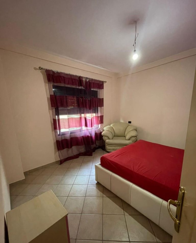 Tirane, jepet me qera apartament 1+1 Kati 1, 50 m² 350 € (Selite)