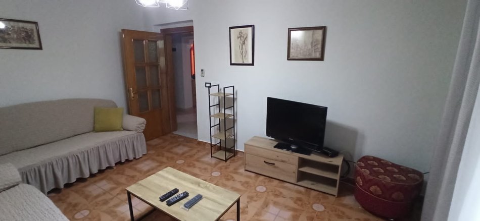 Tirane, jepet me qera apartament 2+1 Kati 5, 72 m² 600 € (Myslym Shyri,Pranë Shkollës Pjetër Budi dhe Gjykatës Tiranë)