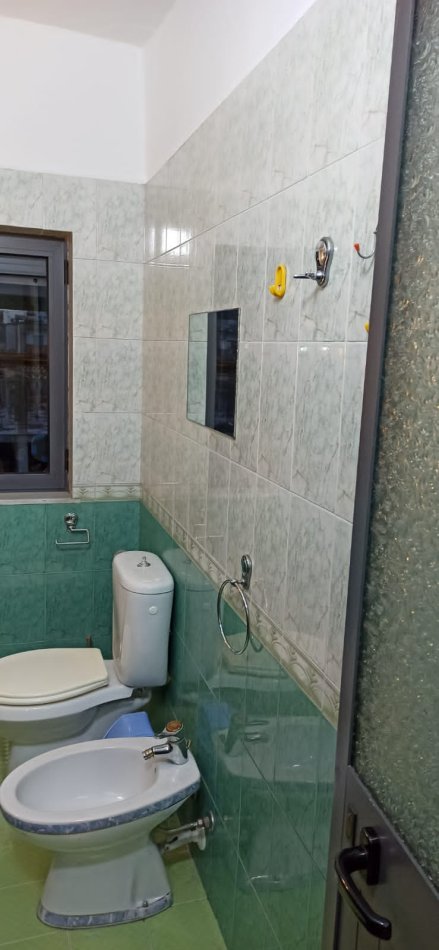 Tirane, jepet me qera apartament 1+1+Ballkon Kati 1, 64 m² 600 € (Myslym Shyri)