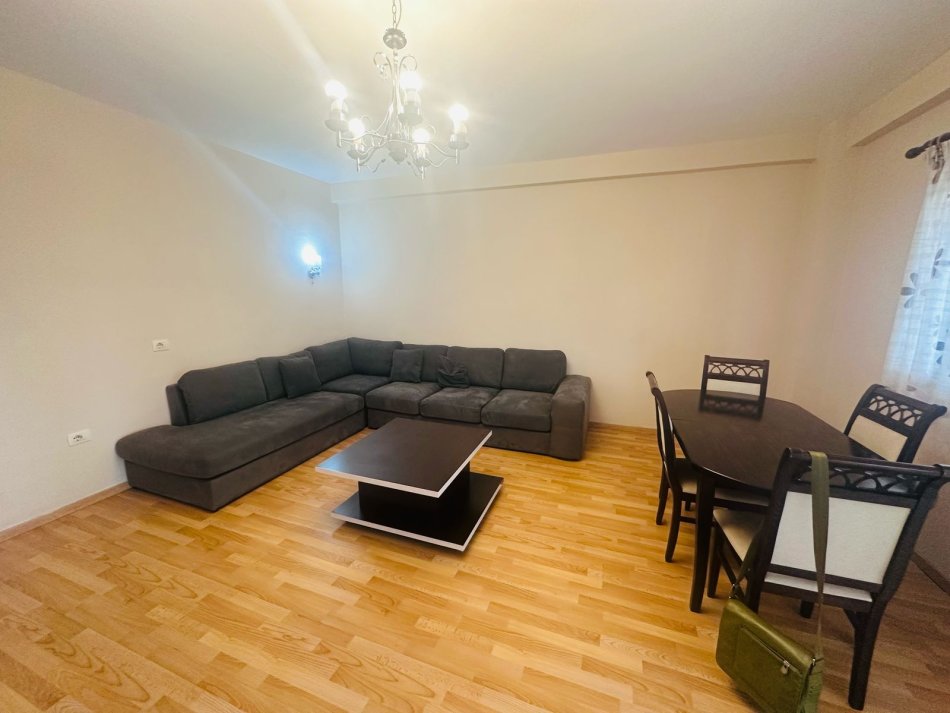 Tirane, jepet me qera apartament 2+1 Kati 3, 94 m² 450 € (Kodra e diellot)