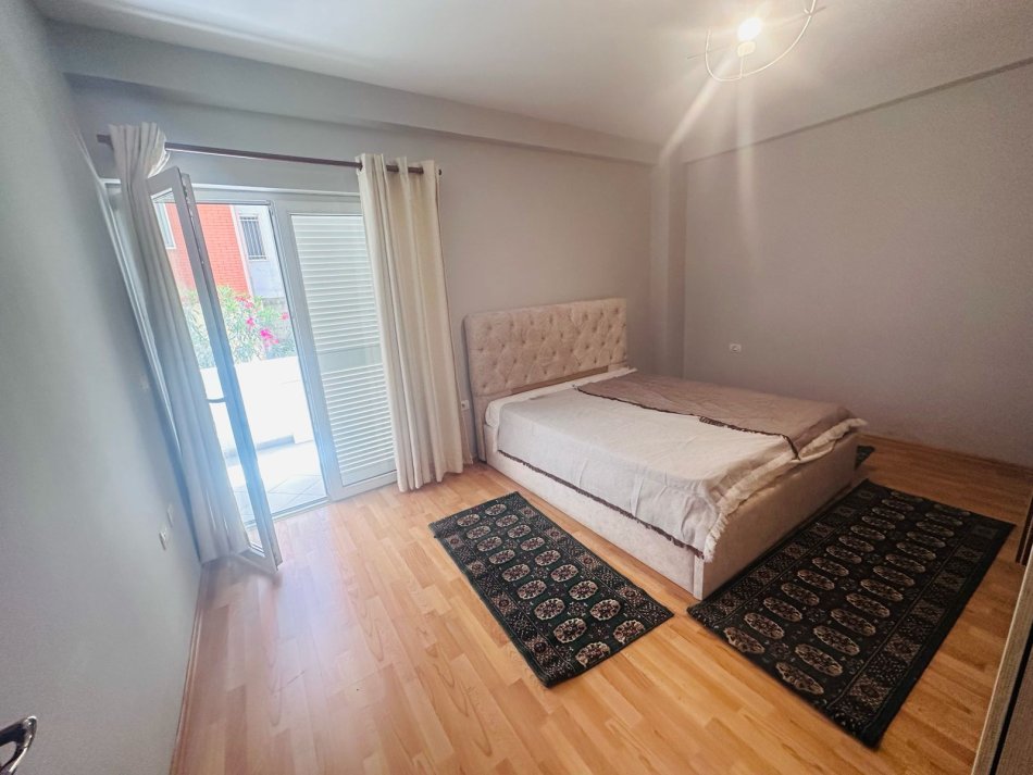 Tirane, jepet me qera apartament 2+1 Kati 3, 94 m² 450 € (Kodra e diellot)