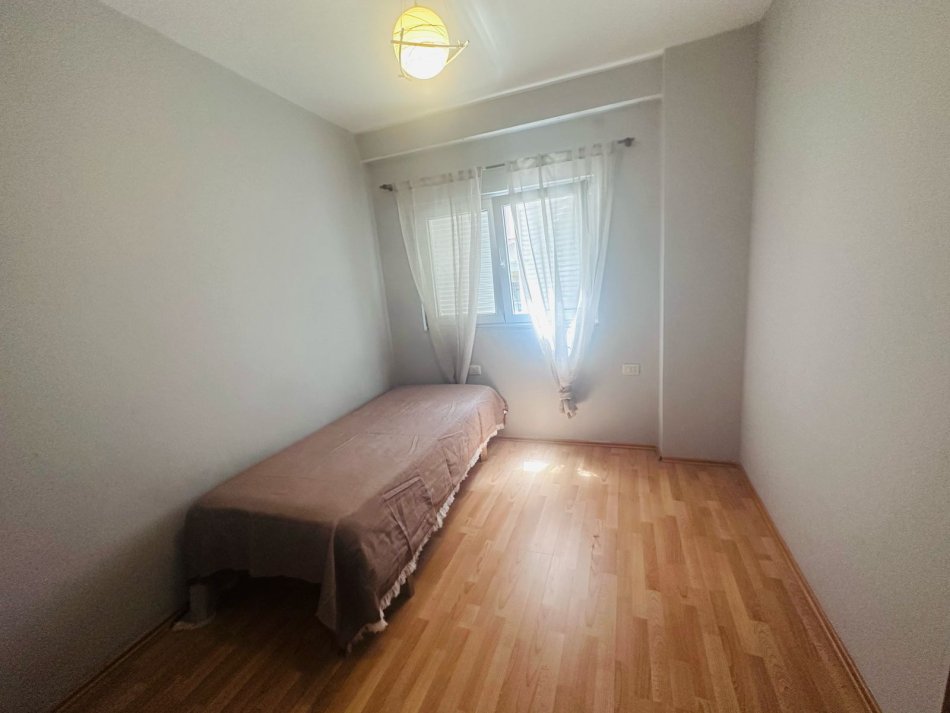 Tirane, jepet me qera apartament 2+1 Kati 3, 94 m² 450 € (Kodra e diellot)