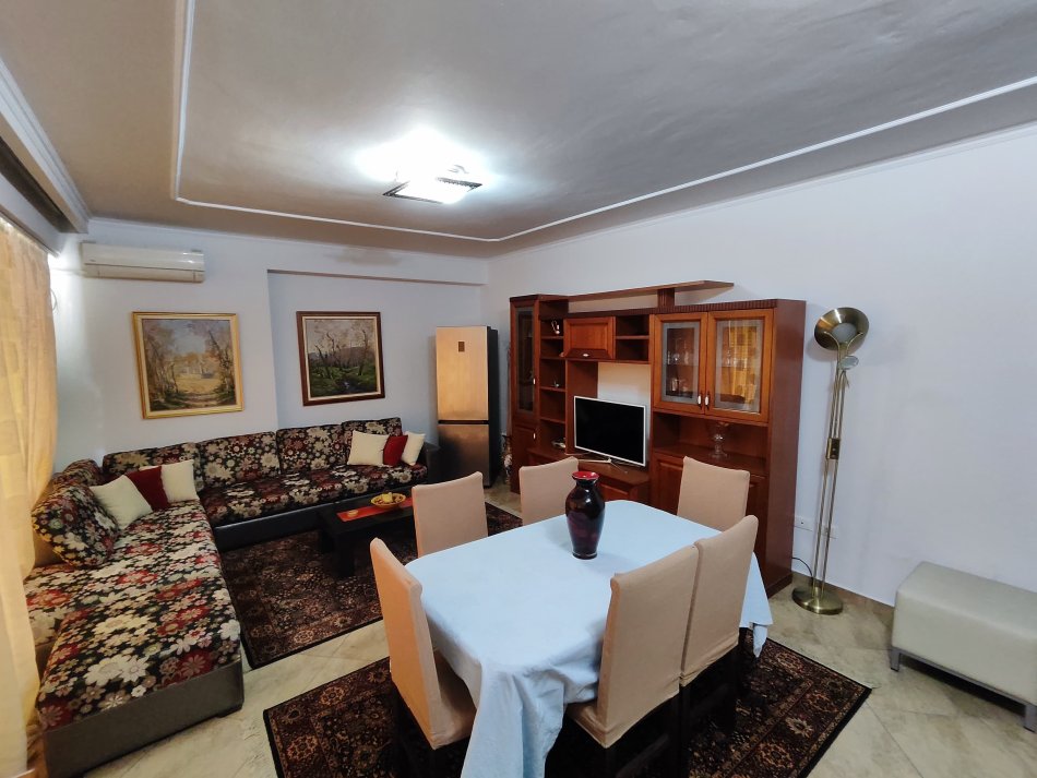 Tirane, jepet me qera apartament 2+1 Kati 2, 75 m² 800 € (Komoleksi Delijorgji)