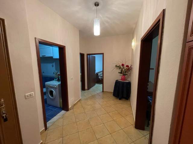 Tirane, jepet me qera apartament 2+1+Ballkon Kati 4, 87 m² 490 € (Rruga Kongresi Manastirit, Peduatria, Pranë Shkollës Çajupi)