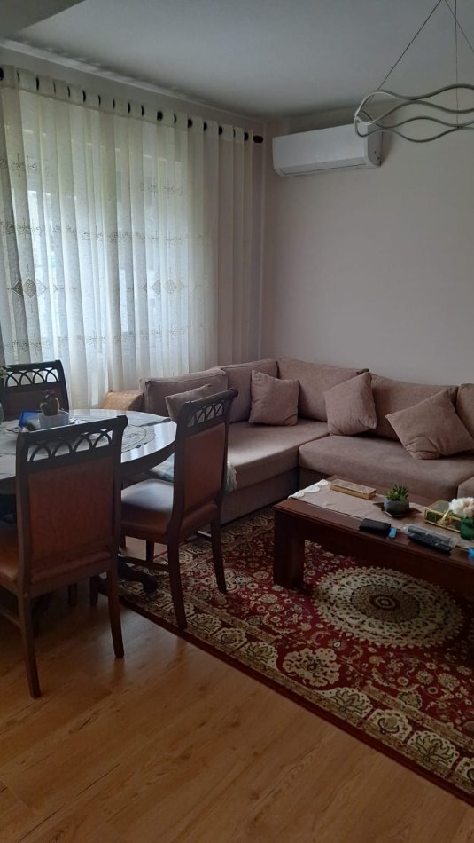 Tirane, jepet me qera apartament 2+1+Aneks+Ballkon Kati 2, 80 m² 500 € (Allias pran spitalit nen tereza)