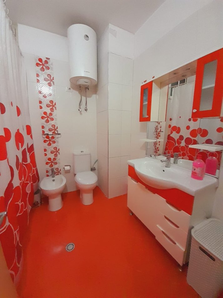 Tirane, jepet me qera apartament 2+1+Ballkon Kati 7, 100 m² 600 € (Rruga Don Bosko,pranë Viva Market)