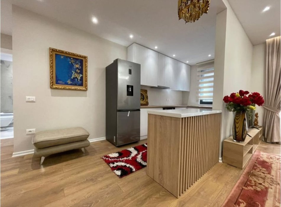 Tirane, jepet me qera apartament 1+1 Kati 3, 70 m² 750 € (Liqeni i thate)